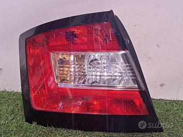 STOP FANALE POSTERIORE SINISTRO SKODA Fabia Berlin