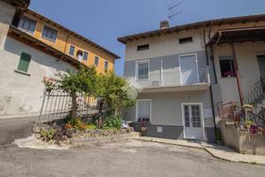 CASA SEMINDIPENDENTE A AGNOSINE