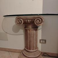 colonna con piano in cristallo