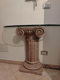 colonna con piano in cristallo