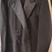 Completo da uomo elegante