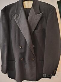 Completo da uomo elegante