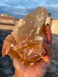 Pietra minerale di calcite arancione