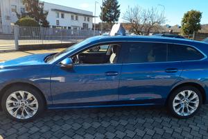 Skoda Superb 2.0 TDI DSG Wagon Style