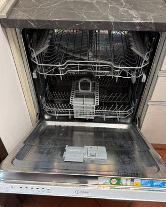 Lavastoviglie da incasso Indesit  DIE 2B19