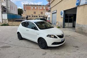 Lancia Ypsilon 1.0 70 cv Hybrid Gold