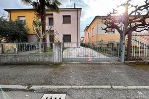 4 LOCALI A MASSA LOMBARDA