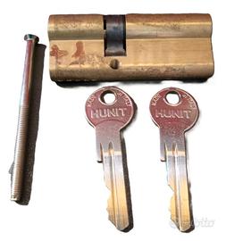Cilindro sagomato asimmetrico HUNIT 7,5 cm usato
