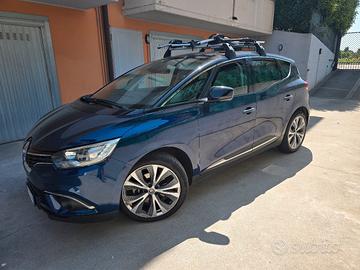 Auto renault scenic