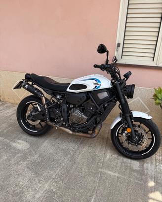 Yamaha XSR 700 Heritage White