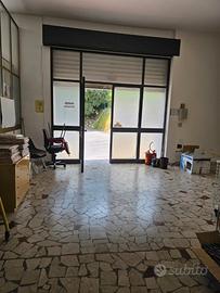 Locale commerciale in via due fontane