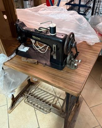 Macchian da cucire NECCHI