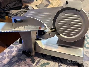 Vendi affettatrice professionale