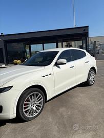 Maserati Levante 3000 diesel 250 cv