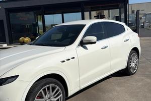 Maserati Levante 3000 diesel 250 cv