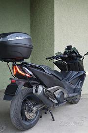 Kymco AK550