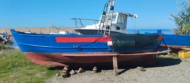 Barca in legno 6m-motore vm 26cv-pronta a navigare