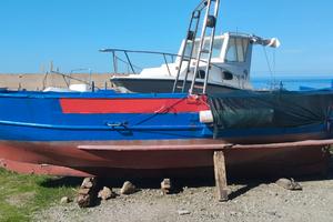 Barca in legno 6m-motore vm 26cv-pronta a navigare