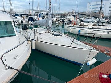 Barca a vela j24 con posto barca