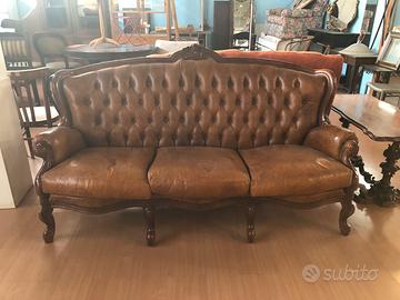 Divano e 2 poltrone  in stile barocco in pelle