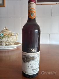 bottiglia di vino barolo 