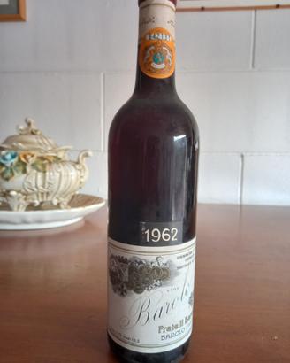 bottiglia di vino barolo 