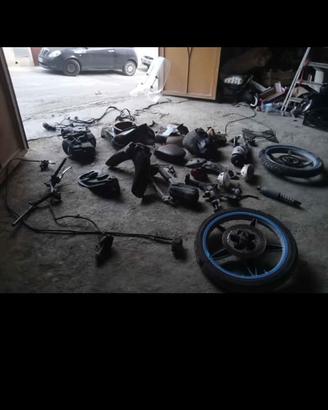 lotto\ricambi e accessori moto scooter
