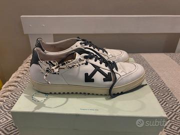 Off-White Sneakers LEA0010110 con lacci