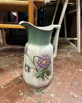 Brocca in porcellana