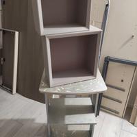 Carrellino con le ruote e due cubi