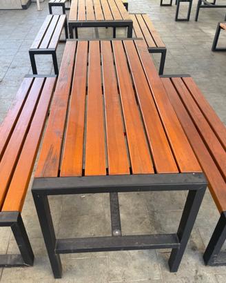 Set tavoli e panche legno e metallo