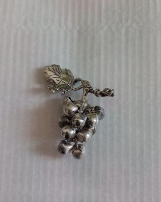 Oggetto "Grappolo d'uva" in argento 800