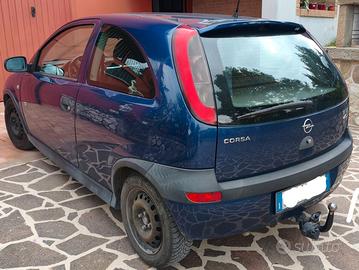 Opel Corsa c 1.7DTI con gancio traino