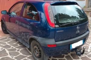 Opel Corsa c 1.7DTI con gancio traino