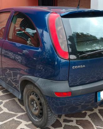 Opel Corsa c 1.7DTI con gancio traino
