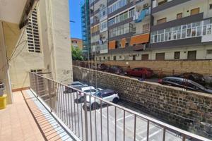 Appartamento di 81 m² con 3 locali e box auto a Na