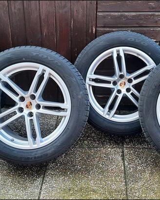 Cerchi e gomme da neve Porsche Macan