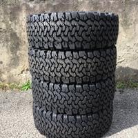 Pneumatico tassellato 215/60 R17 96H