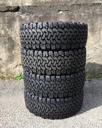 Pneumatico tassellato 215/60 R17 96H