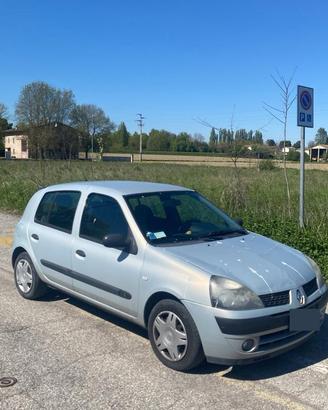 Renault Clio anno 2003