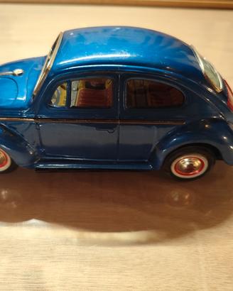 Maggiolino giocattolo in latta