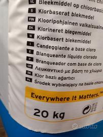 CANDEGGIANTE A BASE CLORO