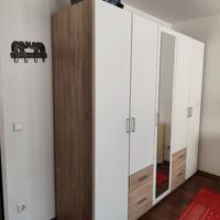 Armadio guardaroba con specchio d'Ikea