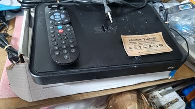 0813NN-Sky Q Black con Scatola