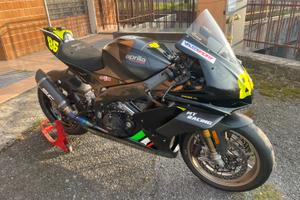 Aprilia rsv4. 1100 pronto pista