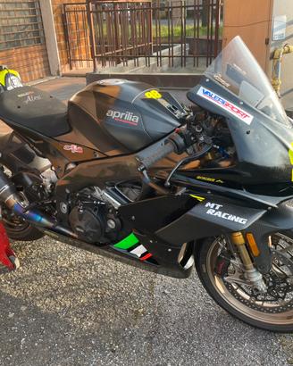 Aprilia rsv4. 1100 pronto pista