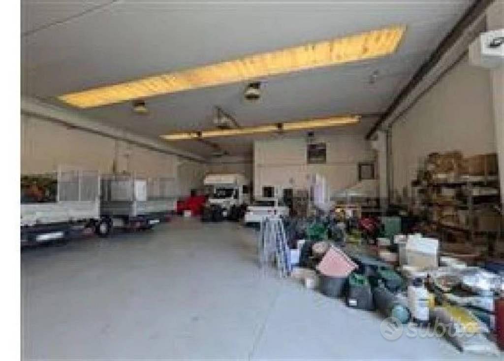 Immobile in asta di 453 m² a Saronno - Vista 2