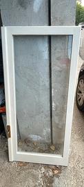 Finestra in legno bianco