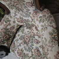 poltrona vintage in legno e tessuto damascato