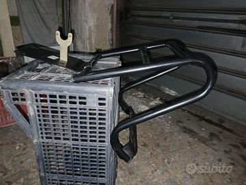 Portapacchi portabaule nero posteriore per vespa